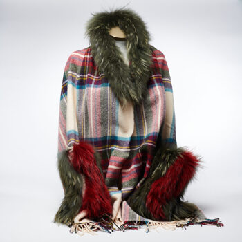 Wollstola mit Marderhund in rot und grün